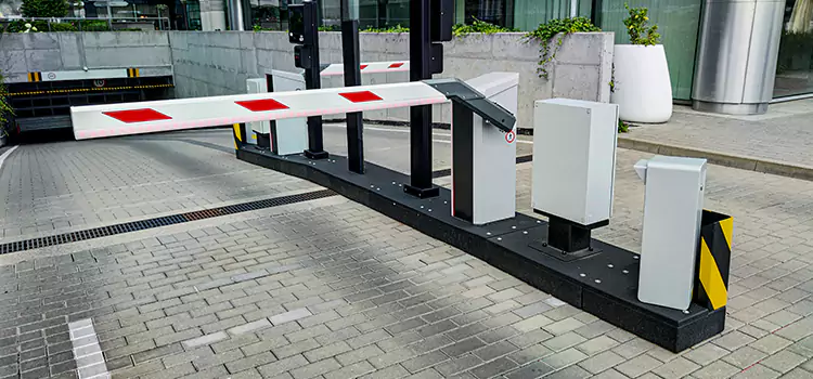 Custom Gate Design & Integration Aventura